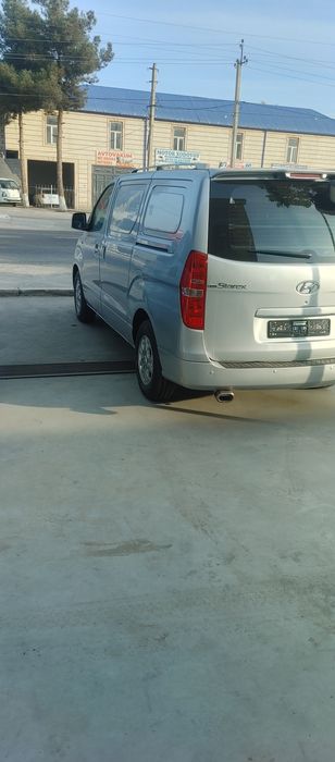 Hyundai starekis