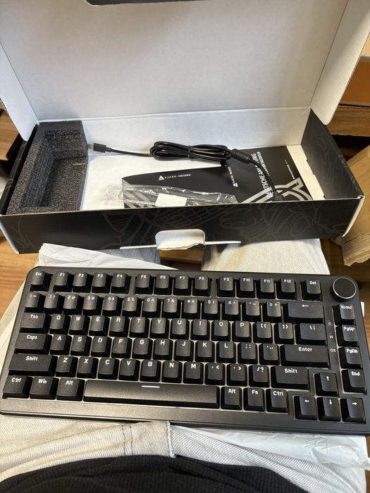 Продам игровую клавиатуру AJAZZ AK820 Max