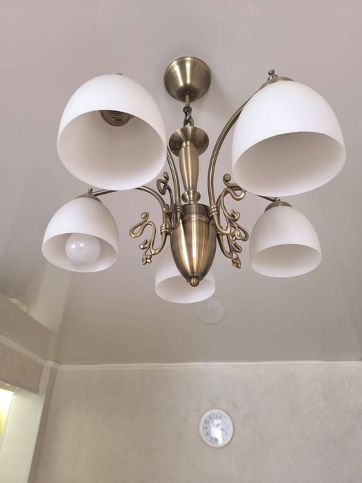 Продам люстру на 5 плафонов