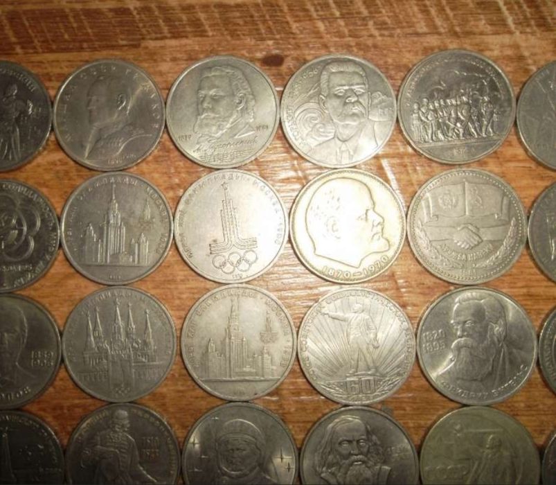 Продам юбилейные рубли