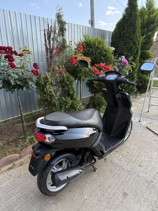 Scuter Peugeot kisbee 2013 , negru lucios (oglindă)
