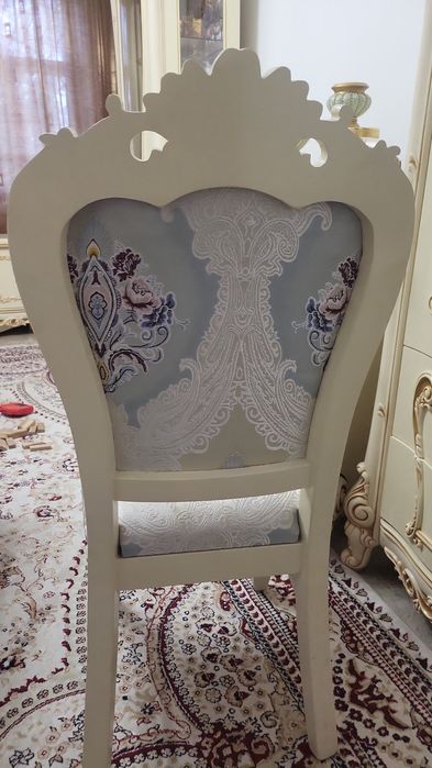 Стол и 10 стульев