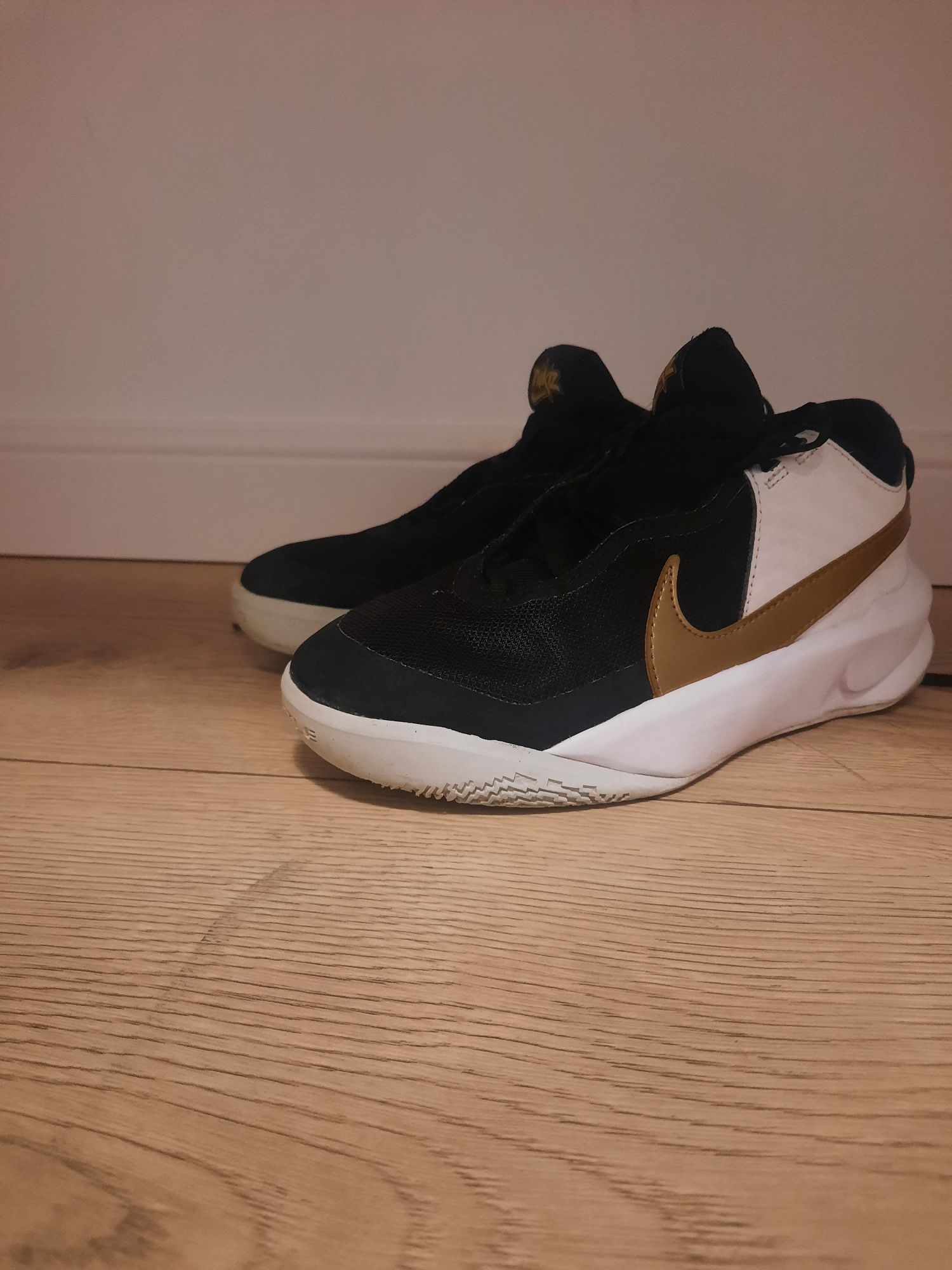 Papuci nike  husttledx marimea 35,5