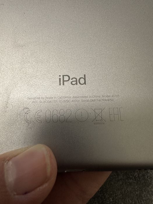 Vand ipad pro 10,9 ( gen 2 ) pentru piese