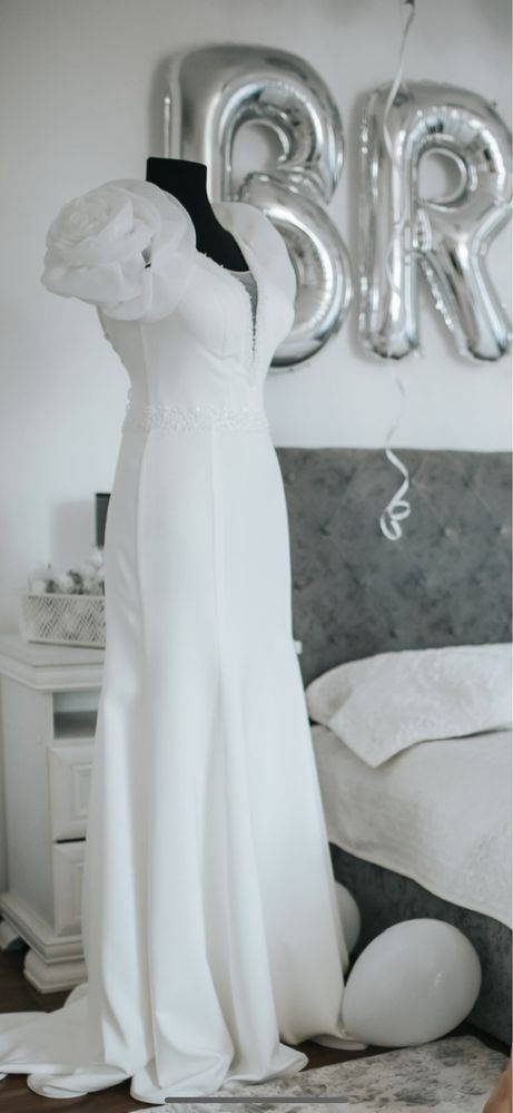 Rochie de mireasa pe corp, curatata profesional