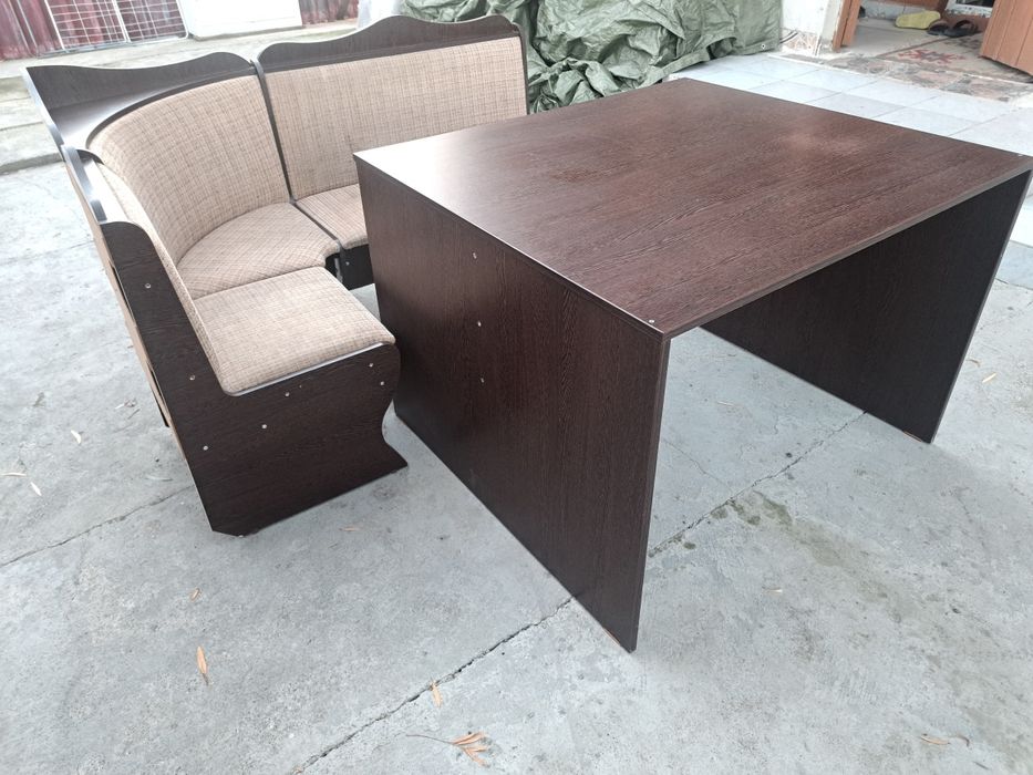 Vand coltar de bucătărie si masa in stare foarte bună