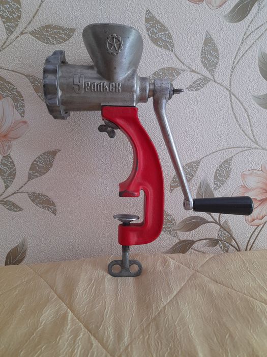 Продам мясорубку ручную.