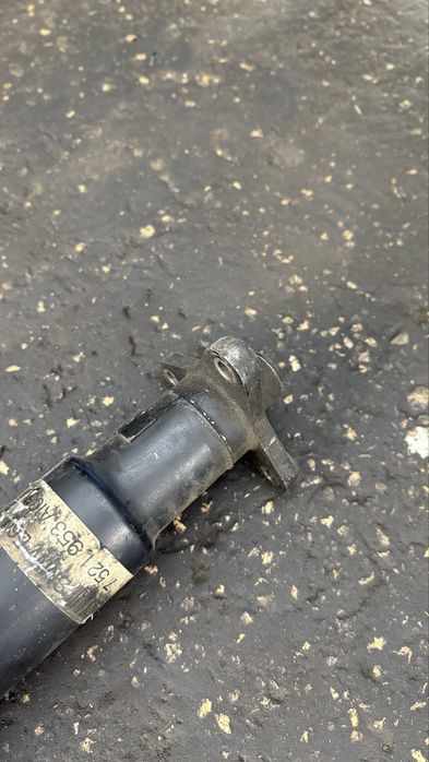 Кардан за БМВ 5 Серия Е60 Е61 530д 530d ръчка Manual Drive