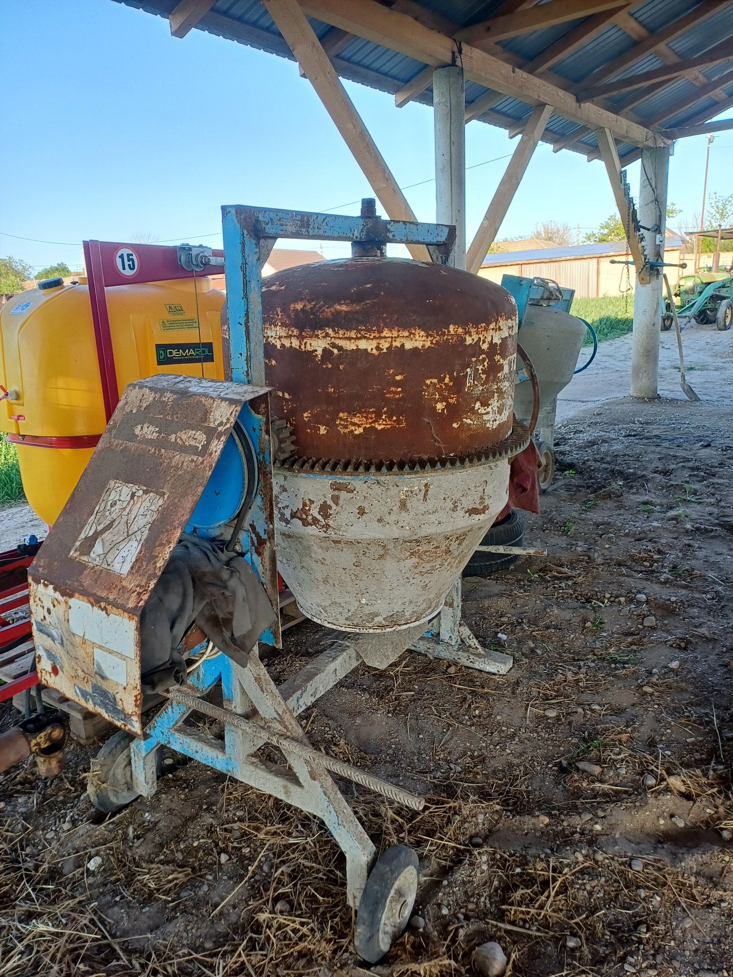 Vând Betoniera de 500kg