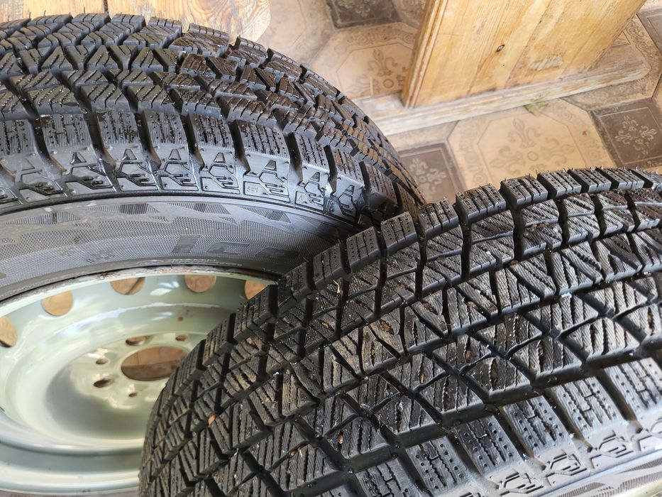 Зимние шины и диски клмплект р13
