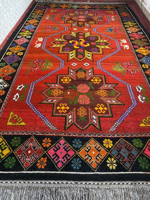 Қолдан тоқылған кілем