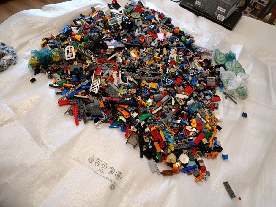 Vând lego 1kg=80  lei.      5kg=400lei
