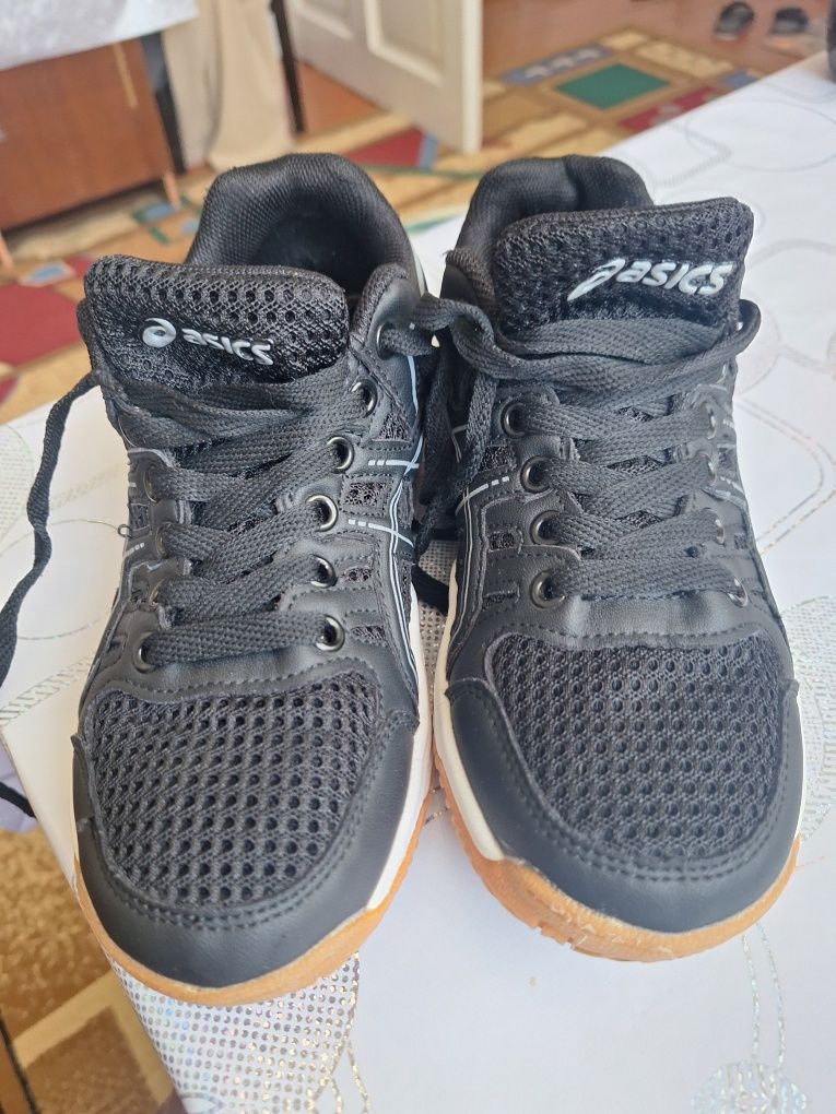 Обувь asics в хорошем состоянии