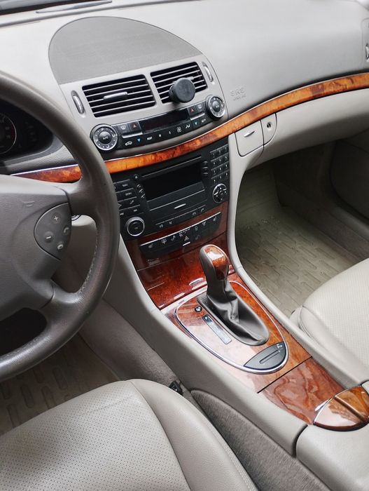 Mercedes E200 сив