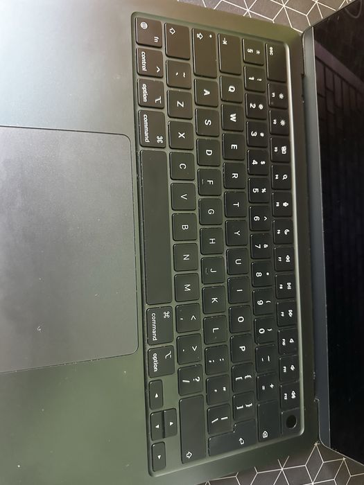 Macbook air 13 m3 8gb ram 256gb