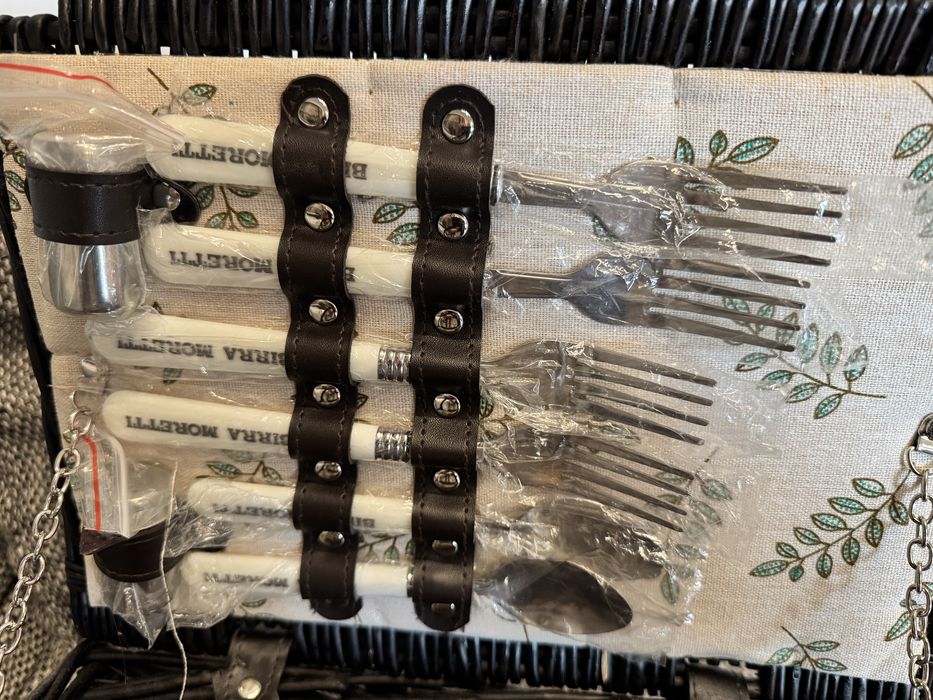 Cos de picnic pentru 4 persoane