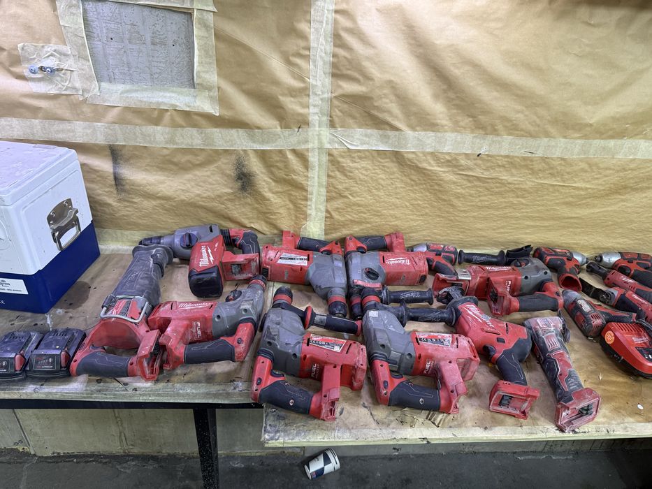 Milwaukee m18 si m12