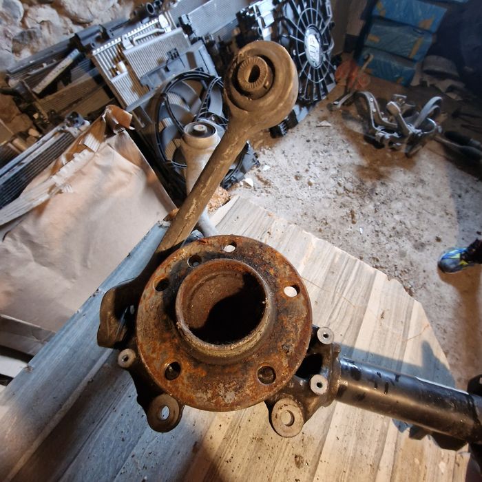 BMW 1 F20 преден ляв шенкел амортисьор носач