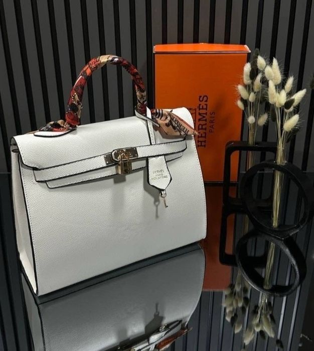 Genti dama,model Kelly Medium, curea detasabila, saculet, etichetă