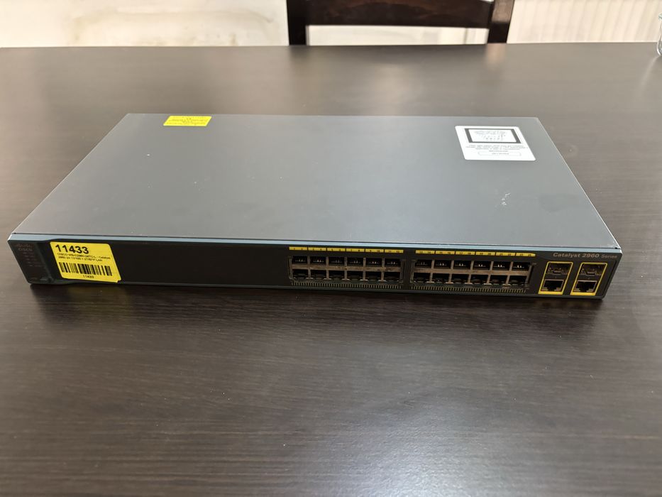 Cisco Catalyst 2960 24 porturi si 2 uplink uri WS C2960 24TC L