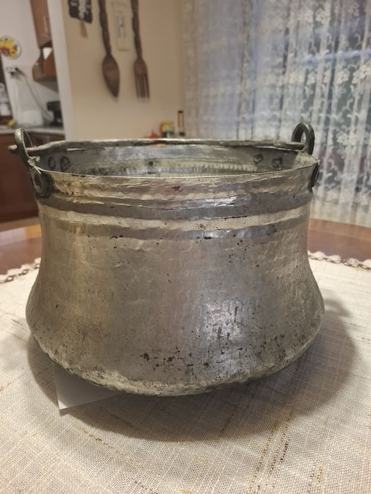 Продавам стар бъкърен казан.Без нагар.