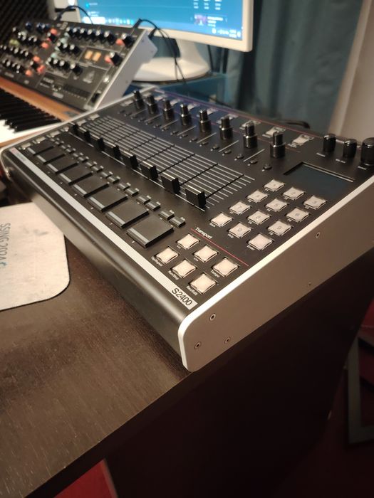 Sampler/ Drum Machine/ Synth  ISLA S2400