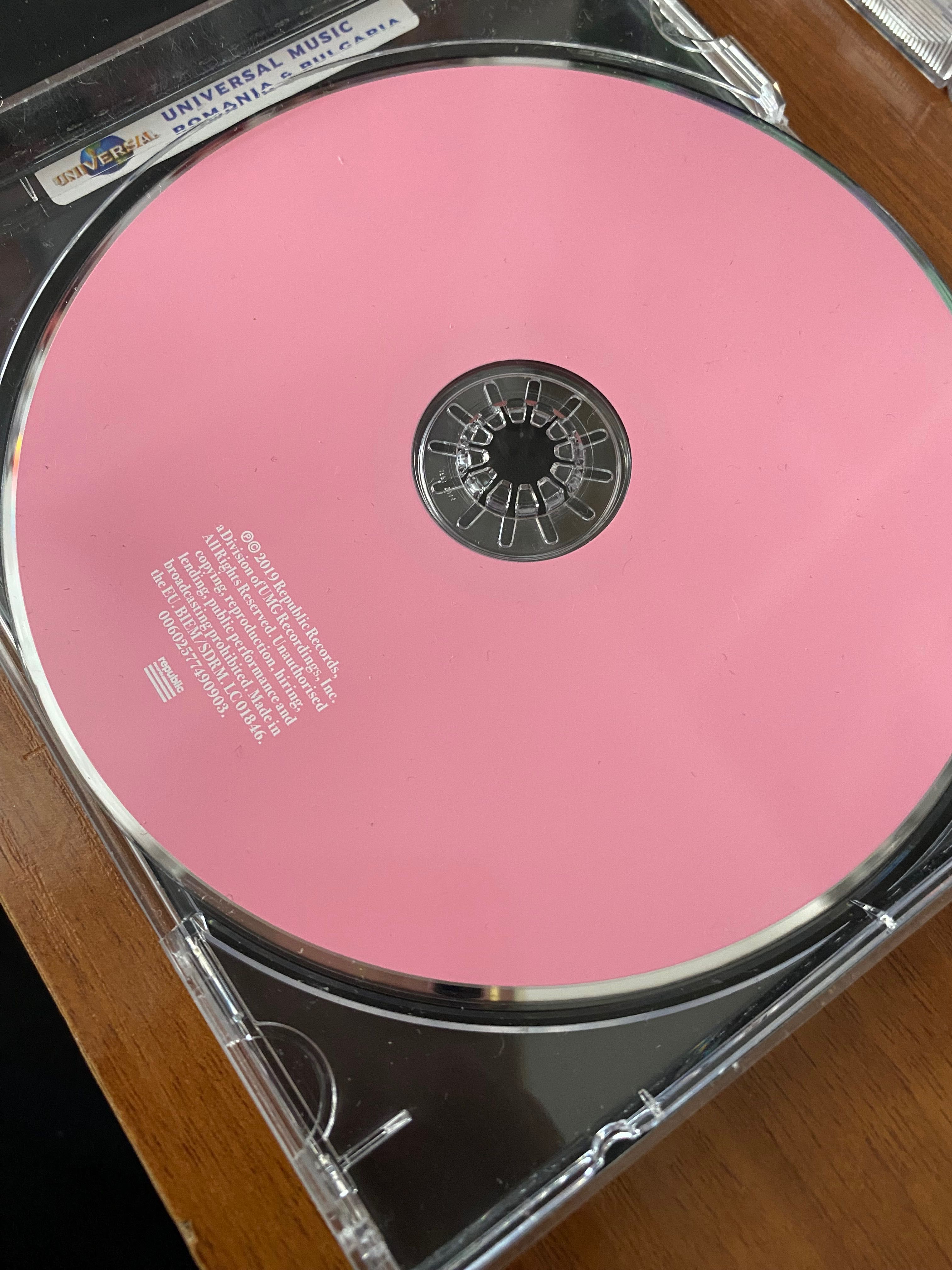 CD на Ariana Grande и One Direction