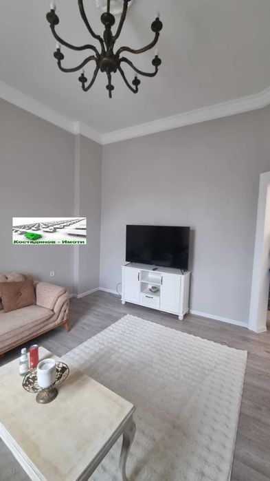 Дава се под наем Етаж от къща в Пловдив, Център - 90 кв.м за 918 € - Снимка #1
