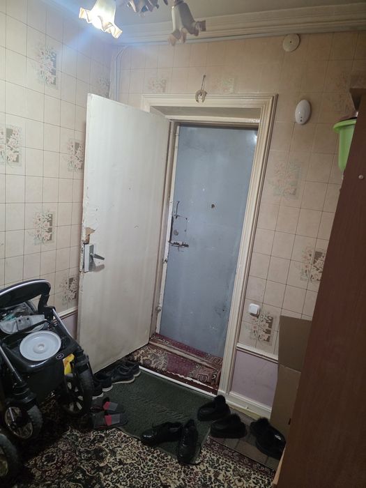 Срочно Микрайонда 2 этаж 2 хонали уй сотилади