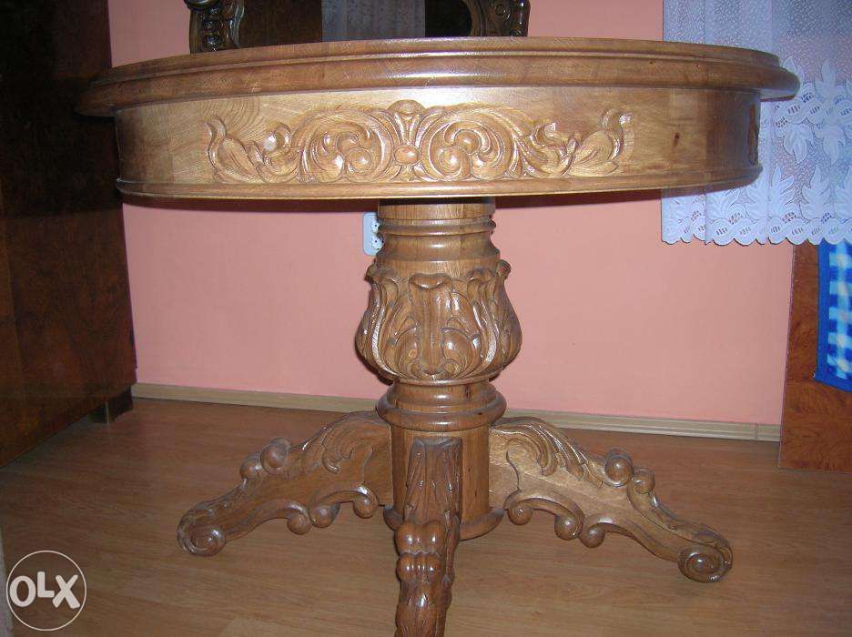 Masa sculptata rotunda, lemn masiv