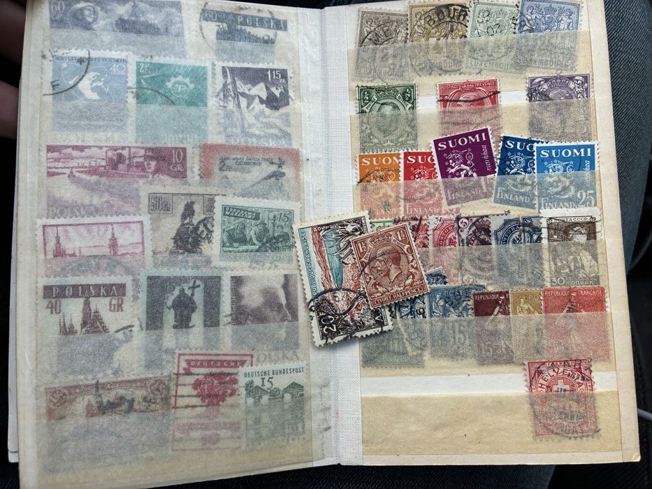 Класьор с пощенски марки