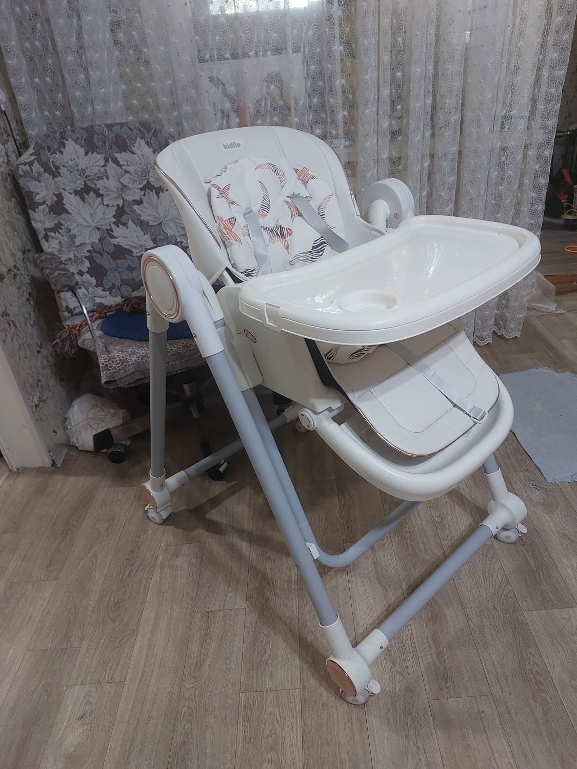 Детский стул для кормления