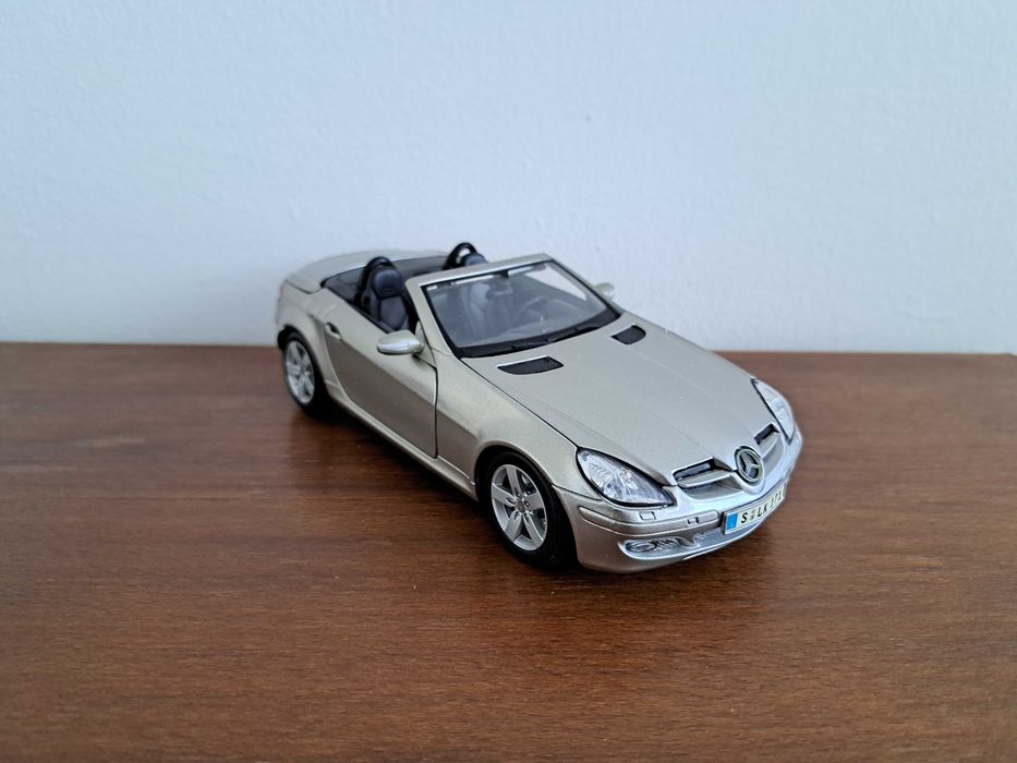 Machete Mercedes la scara 1:18 Anson, Maisto