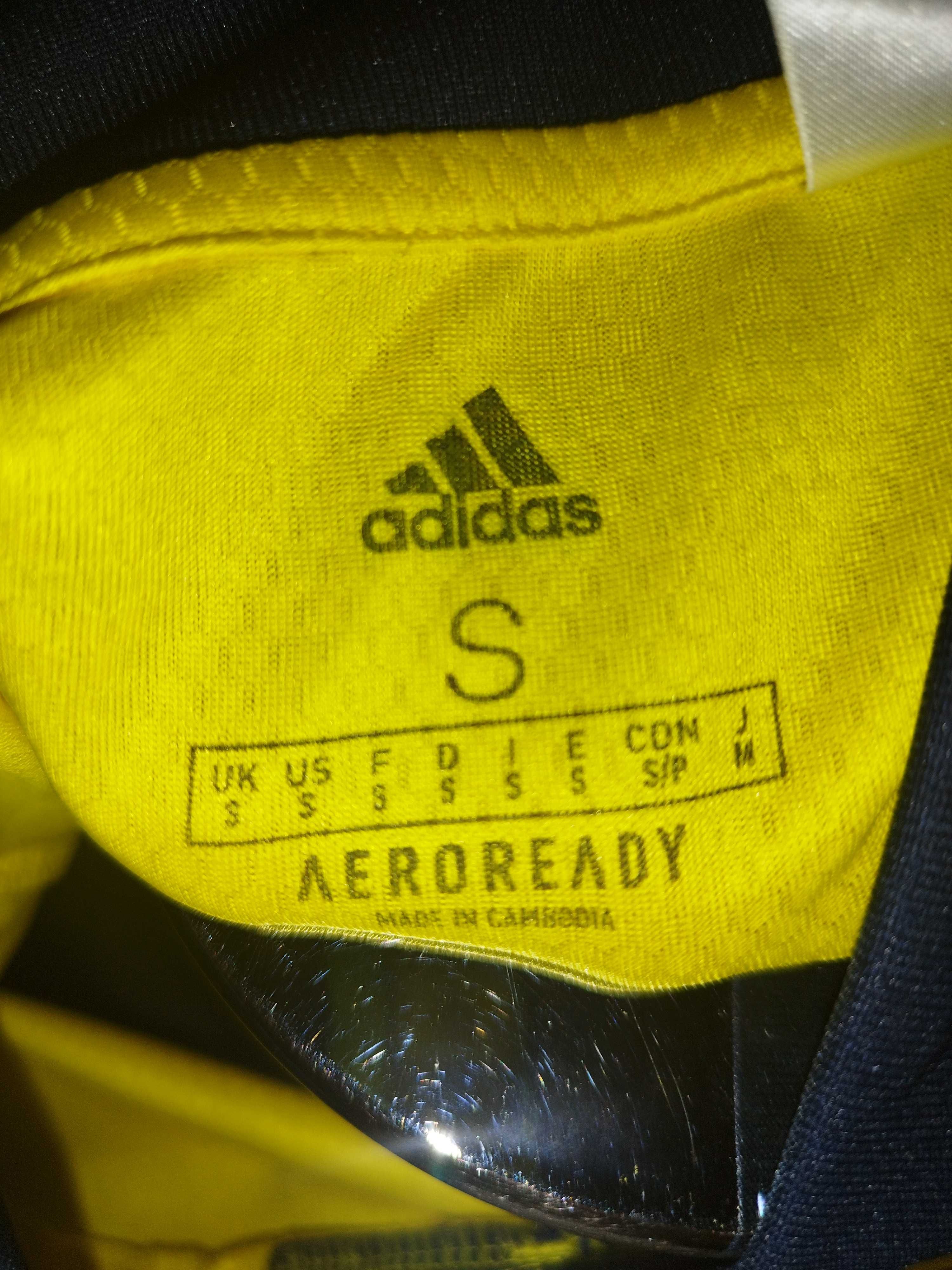 tricou suedia sweden adidas aeroready marimea S NOU