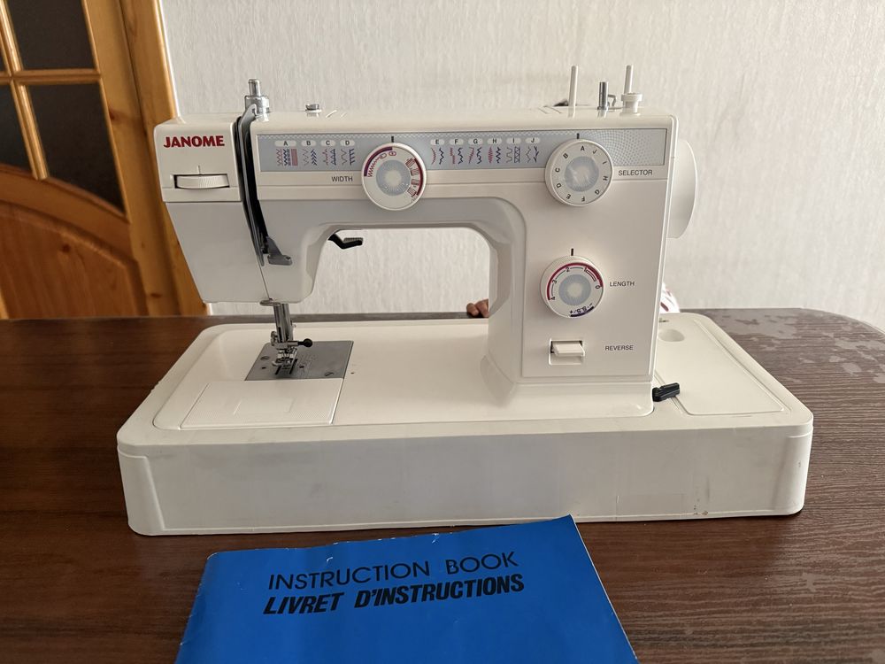 Швейная машинка Janome 389J