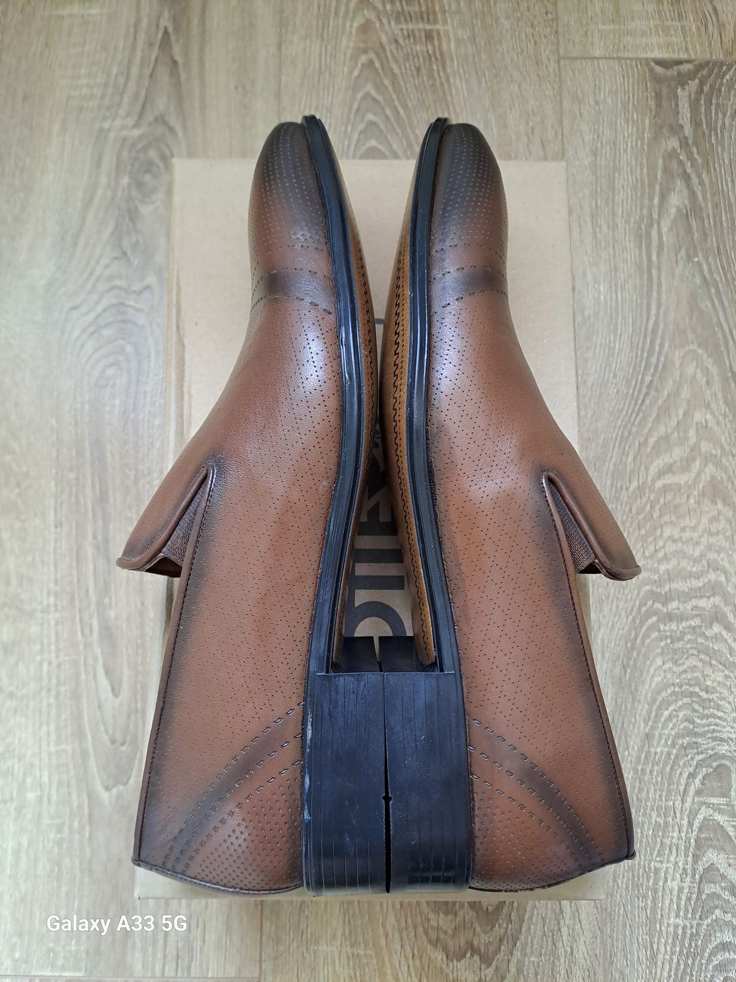 Vând pantofi noi,din piele fără șireturi, brand Otter. 
Interior și e