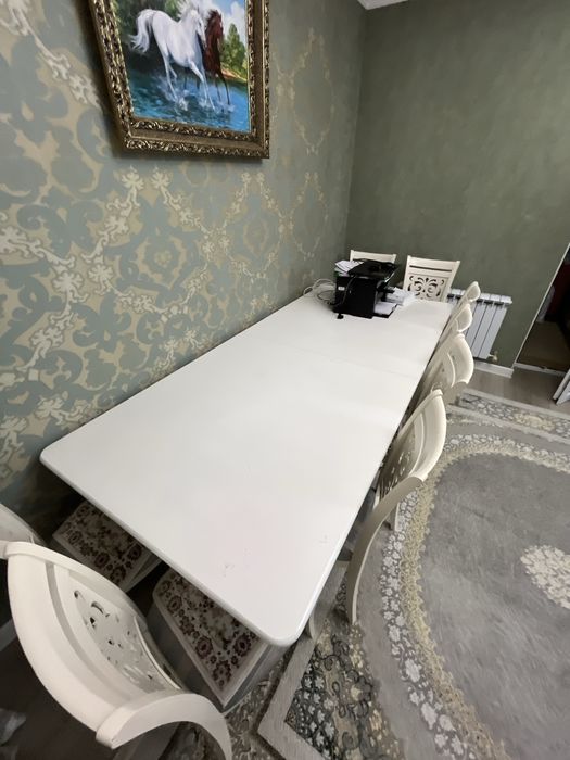 Стол для гостинной