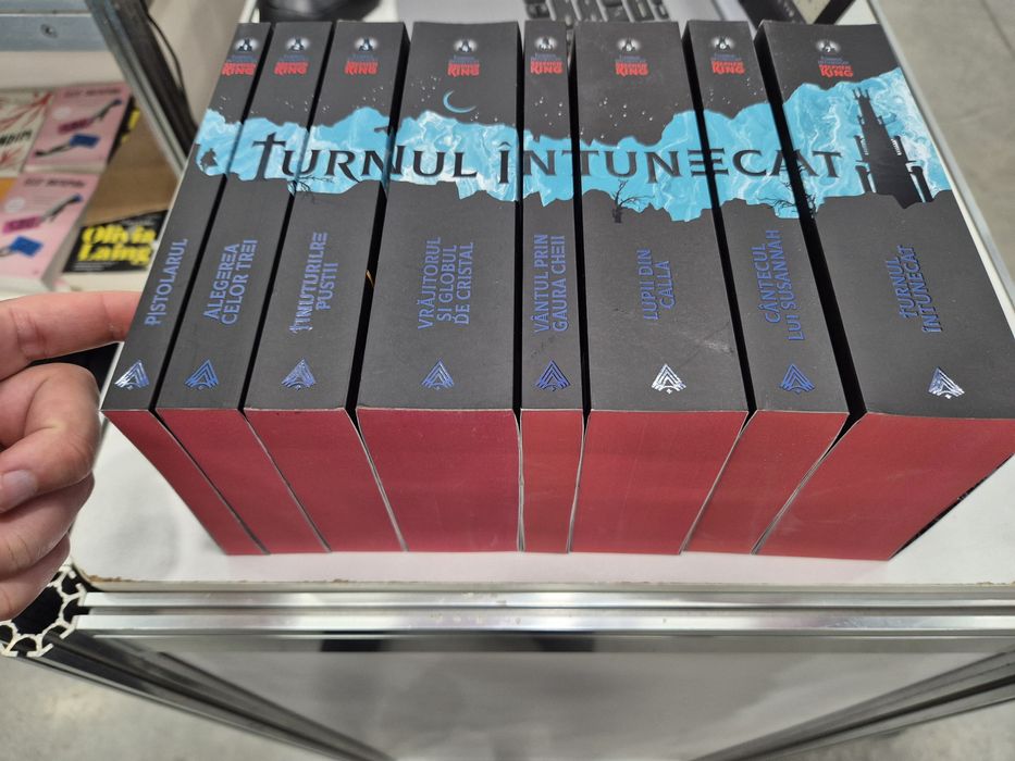 Pachet Turnul Întunecat 8 vol. (ediție de colecție sprayed edges)
de