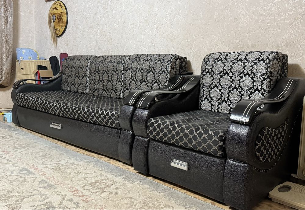 Продам диван с креслой