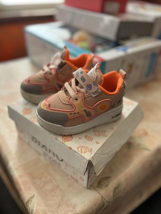 Детски светещи маратонки