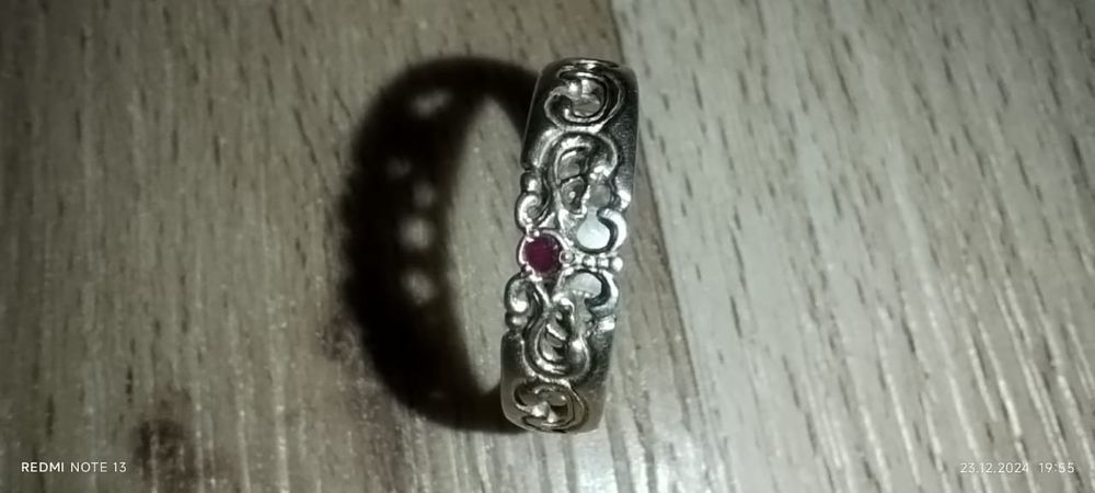 Продам кольцо серебрянное