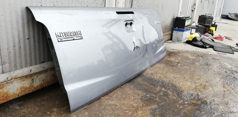 2 броя заден капак/врата от багажник пикап Mitsubishi L200 ClearTec
