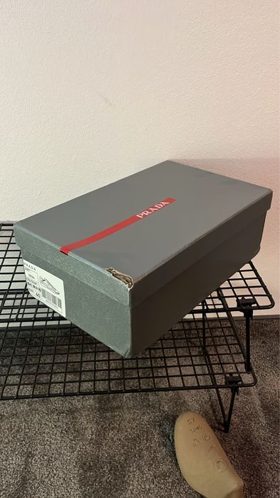 prada cups rosii