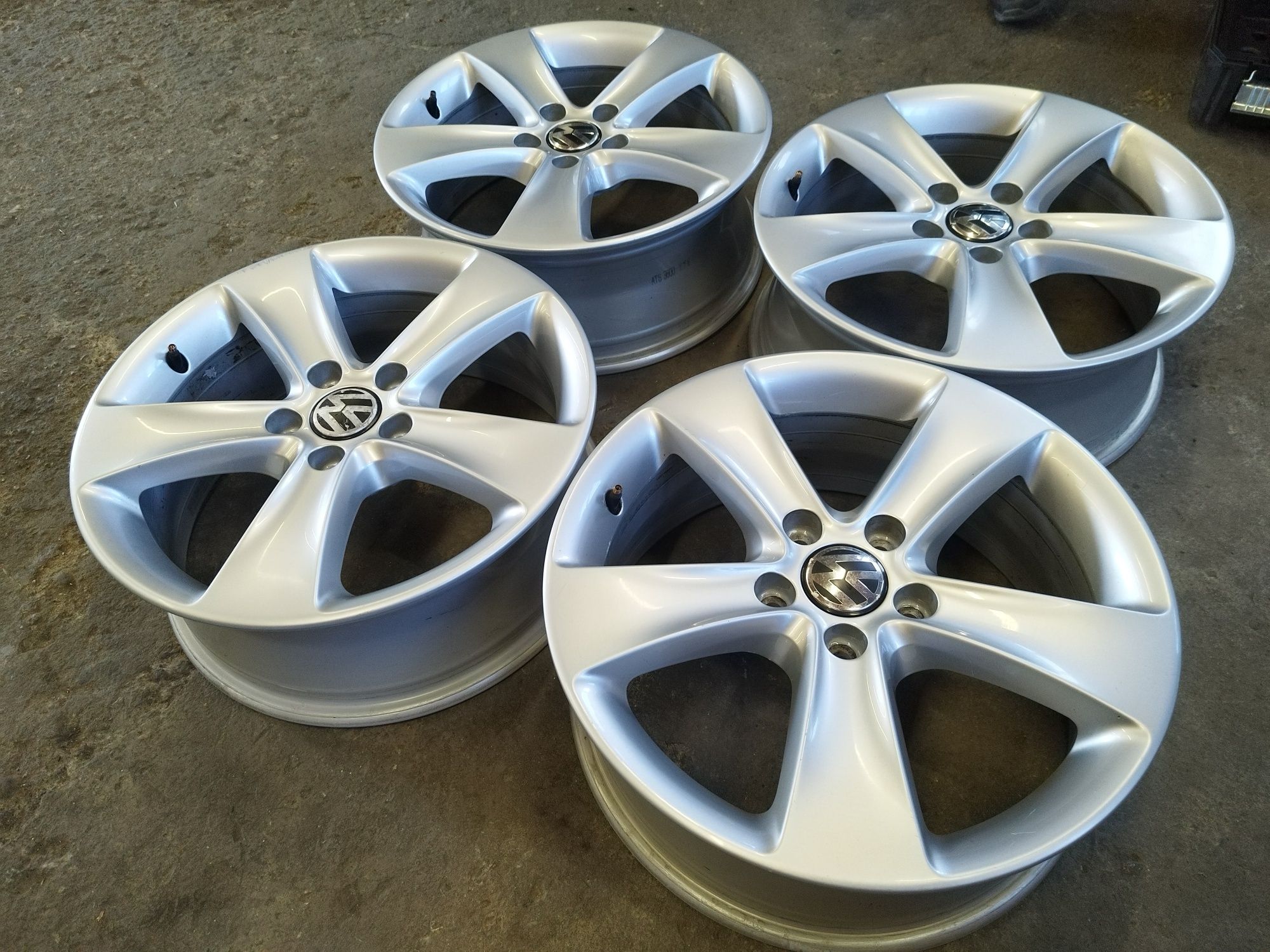 17" Volkswagen Passat Оригинални 5x112 Джанти