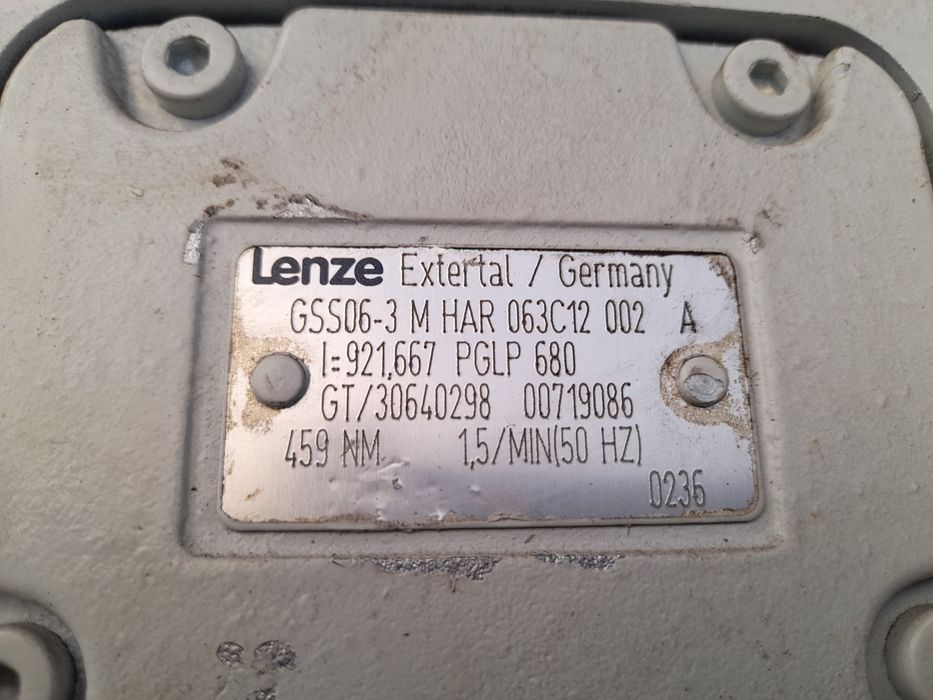 Motor trifazic cu reductor