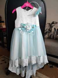 Продам эффектное праздничное платье со шлейфом  на девочку 4-5 лет