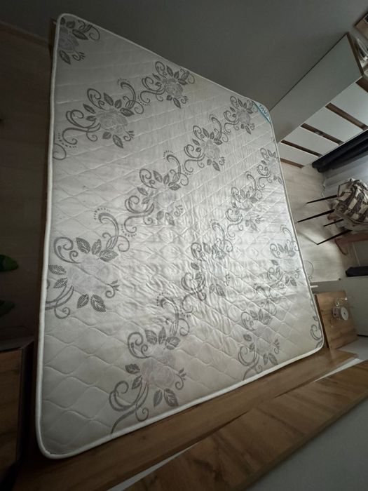 Продам матрас 160/200