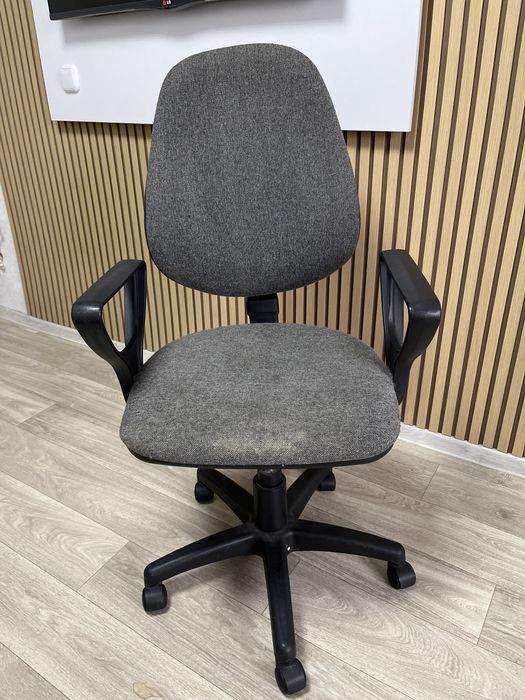 Продам недорого коесло на колесиках