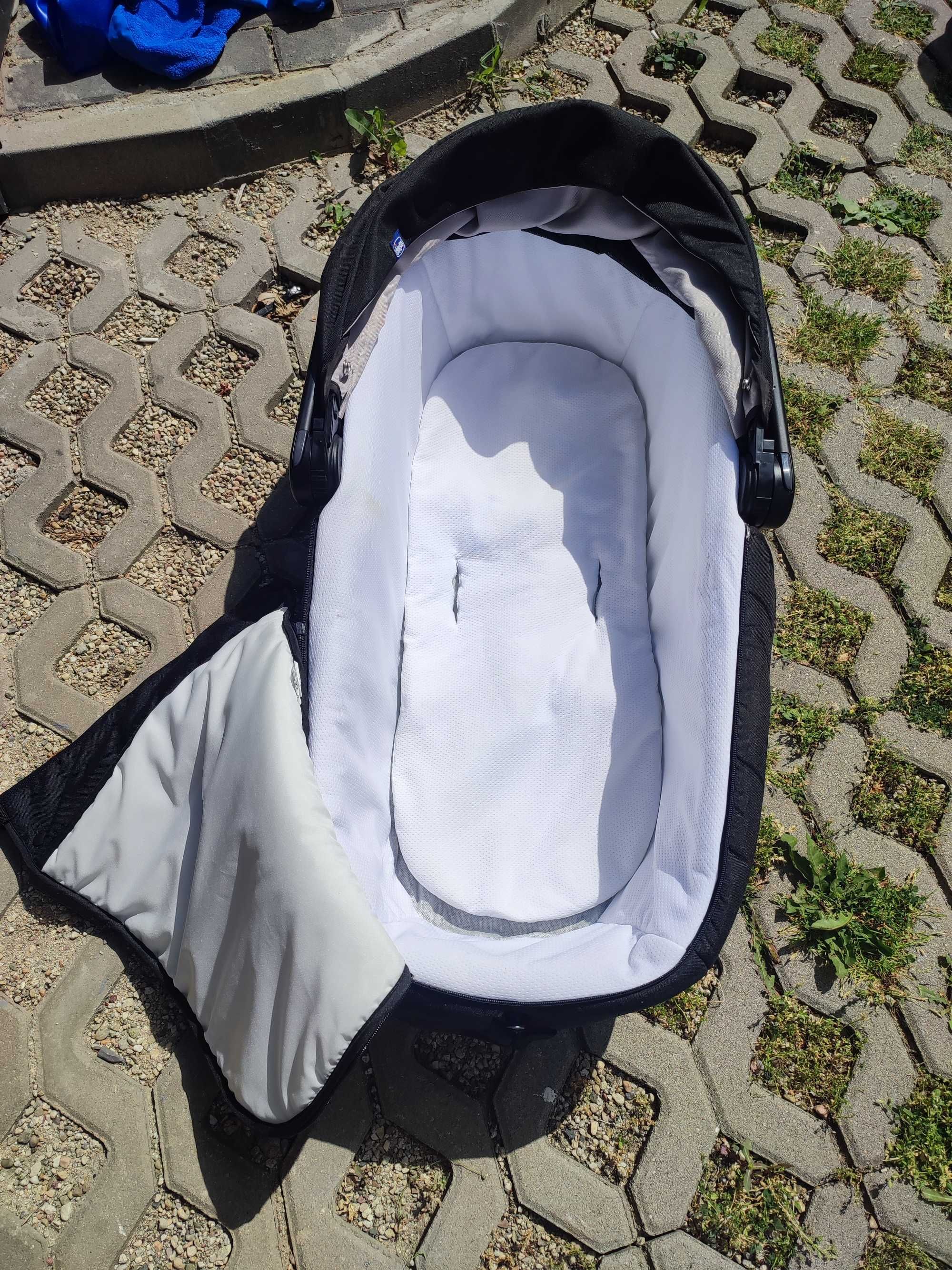Детска количка Chicco с кош за новородено и столче за кола