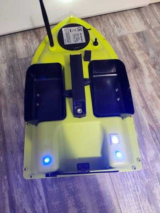 Лодка за захранка D18